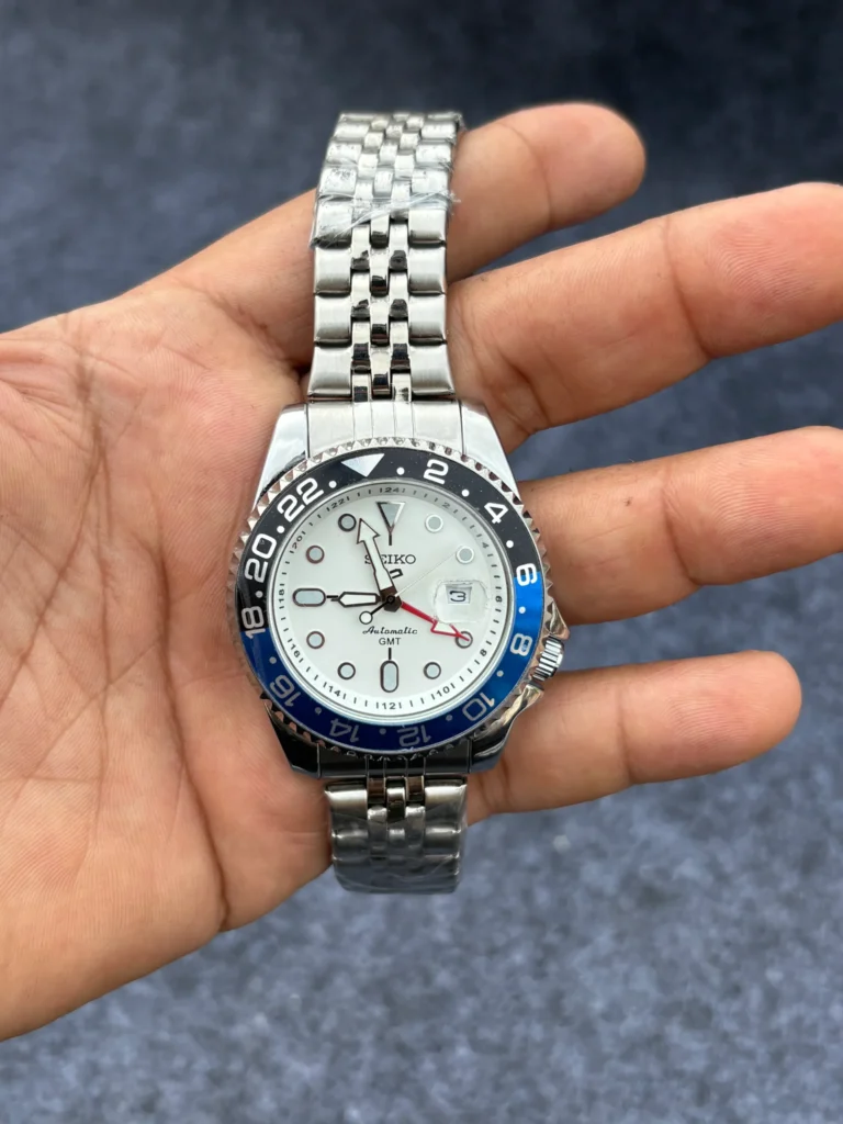 Seiko white dial silver chain GMT not working_