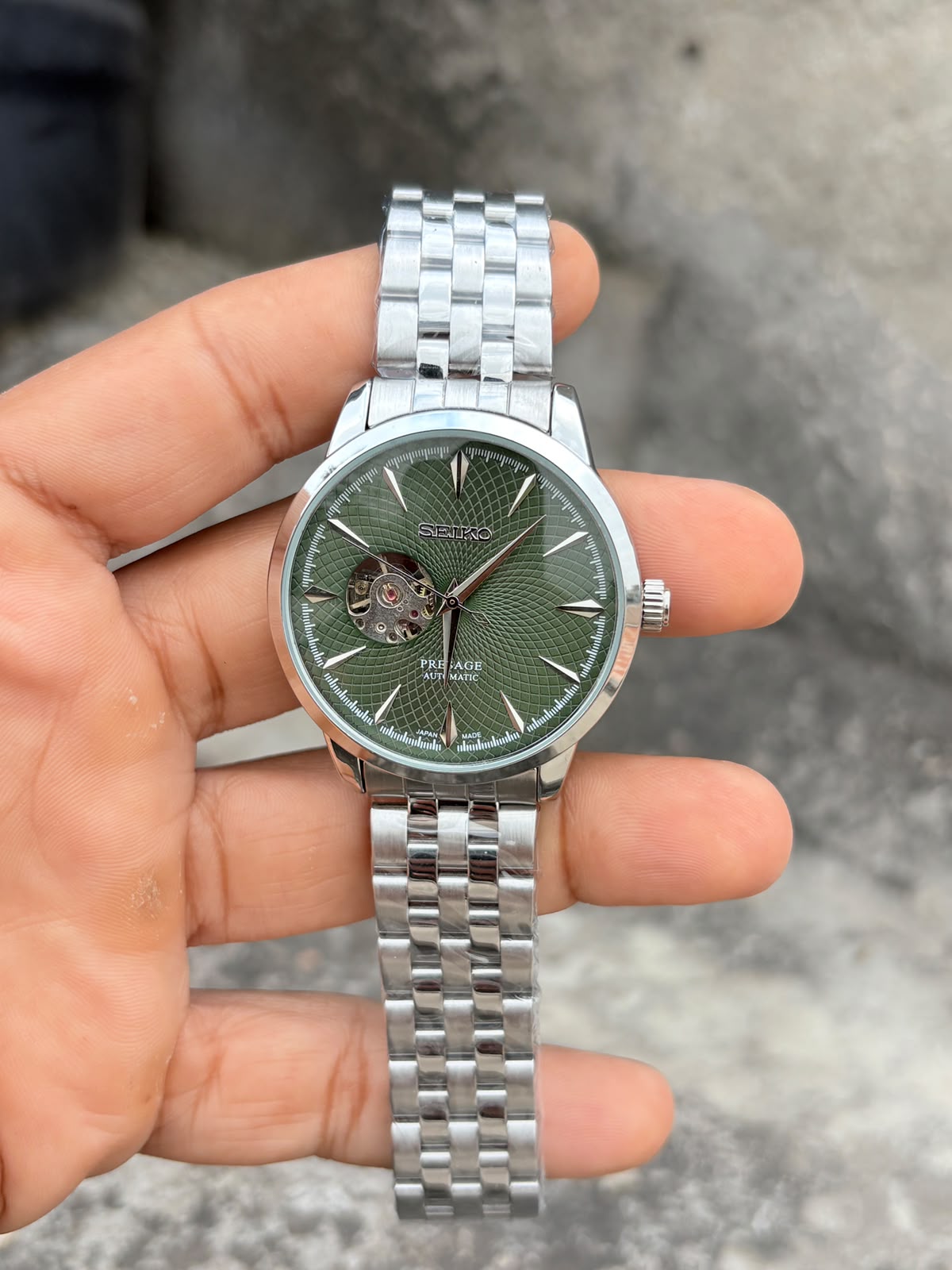 de852f97-be83-45d0-ab81-abde50bce10b seiko green dial silver chain automatic - Image 1